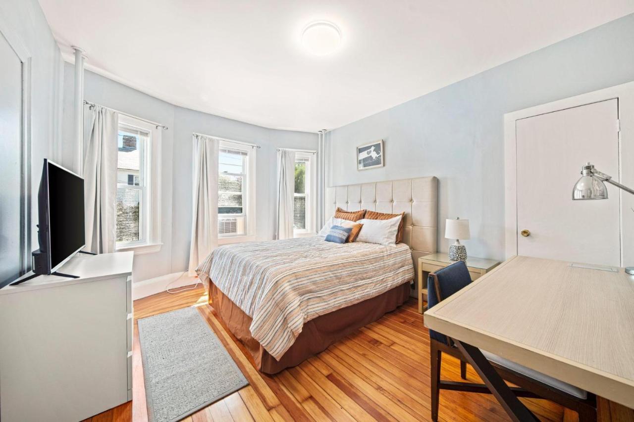 Cozy Up In 5Br Apt Near Charming Oak Square Boston Exterior photo