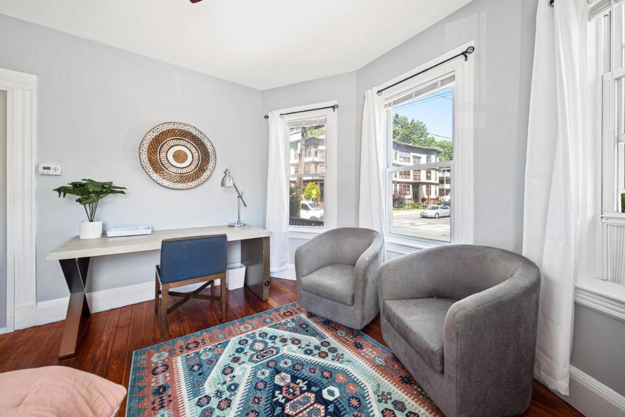 Cozy Up In 5Br Apt Near Charming Oak Square Boston Exterior photo